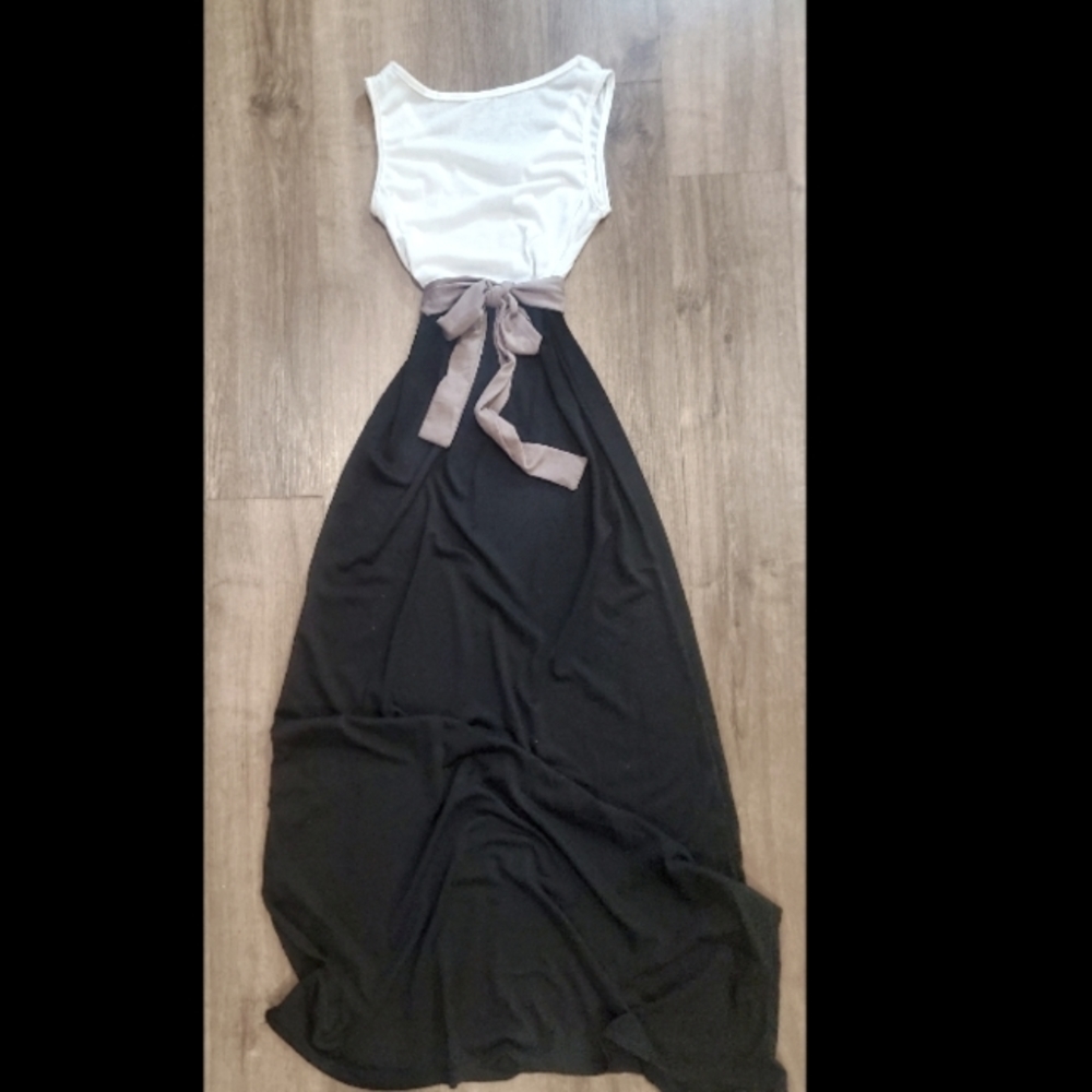Sleeveless Colorblock Maxi Dress with Tie Waist — Size Small